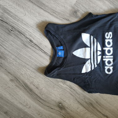 T-shirt adidas nera