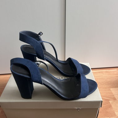 Navy heeled sandals