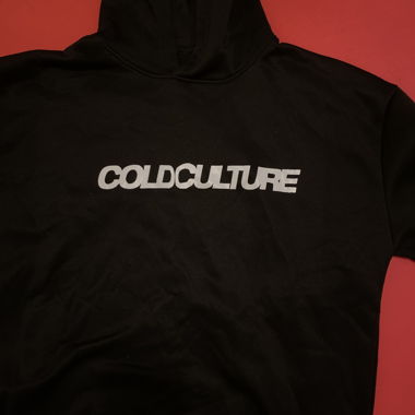 Schwarzer Hoodie 