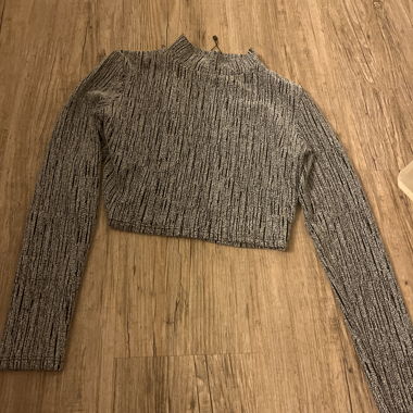 Grauer Ripp-Short-Pullover