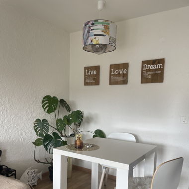 Tisch mit 2 Stuhl 
