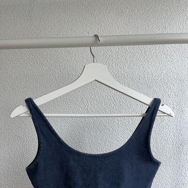 navy blue crop top