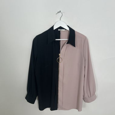 Blusa bicolore con bottoni