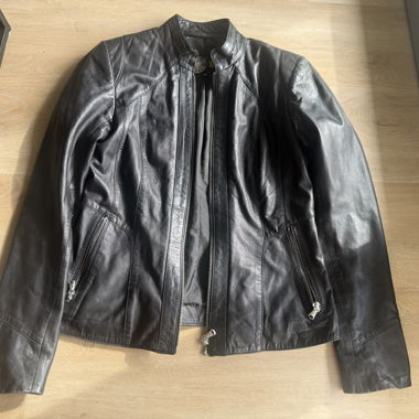 Giacca in pelle vera pelle Taglia 36(anche se indicato 34)