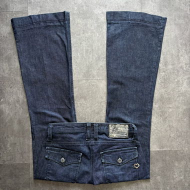 „Petal Y“ Vintage Bootcut Jeans mit ausgestelltem Bein und niedriger Taille