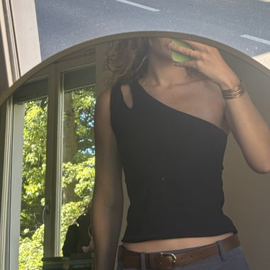 One shoulder top