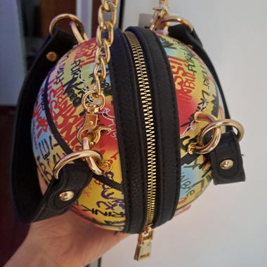Borsa a tracolla rotonda con graffiti