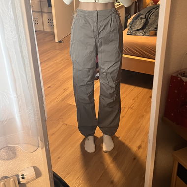 Graue Cargohose mit Kordelzug, Grösse 34