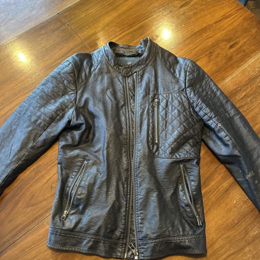 Veste en cuir noire