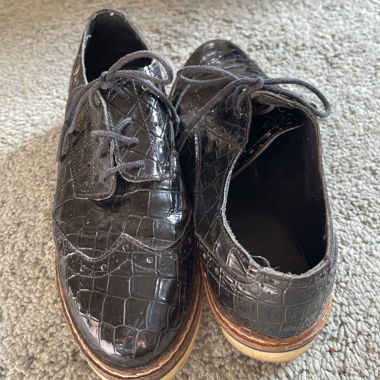Black dress shoes