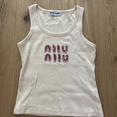 Miu Miu Tanktop mit Schmuckstein-Logo