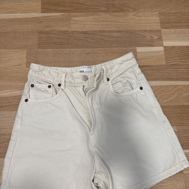 Shorts color crema