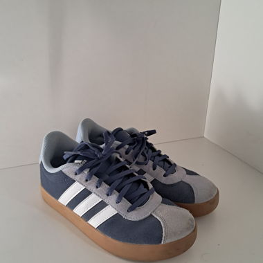 Adidas Sneaker blau mit weissen Streifen