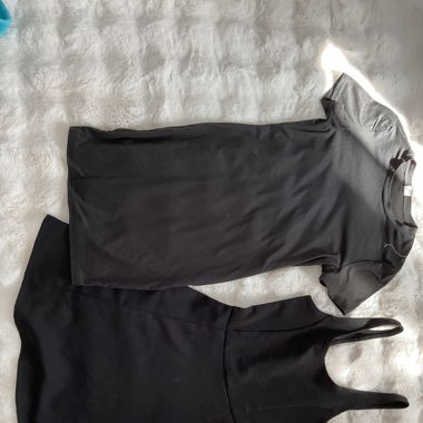 Robe noire adolescente