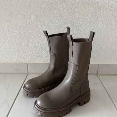 H&M Brown Chelsea Boots