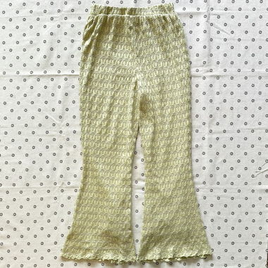 japanisches Vintage: grüne Hose mit ausgestelltem Saum