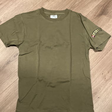 T-shirt Olive con patch dell’Esercito Svizzero