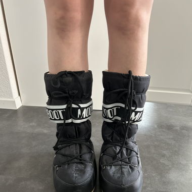 Black Moon boots