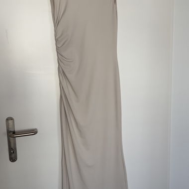 Beiges Maxikleid ohne Ärmel