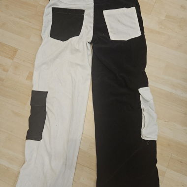 Pantaloni neri e bianchi