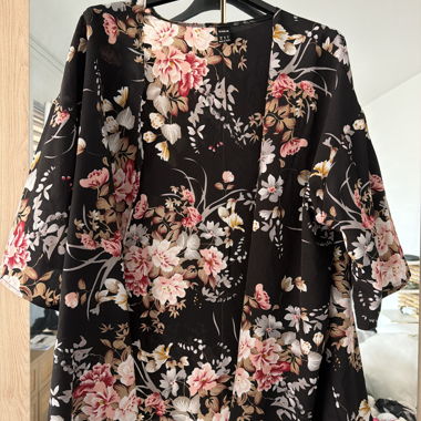 Blusa floreale nera SHEIN