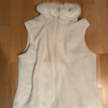 Vest with fur collar