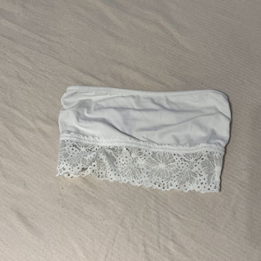 Haut bandeau en dentelle blanche