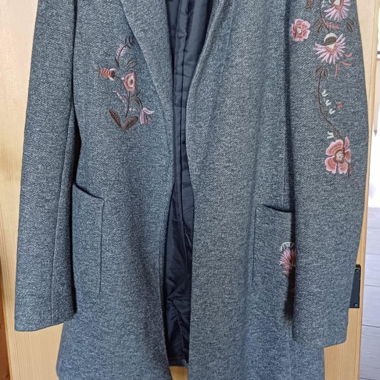 Grauer Herbst Mantel