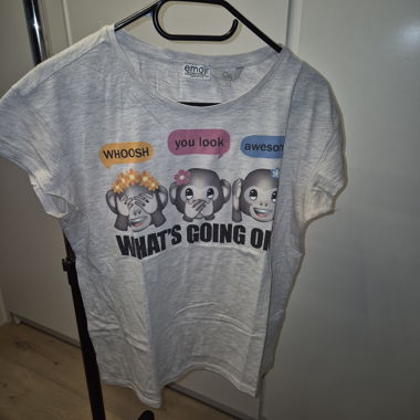 T-shirt grigio con emoji