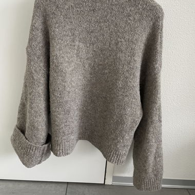 Grey/brown knitted sweater