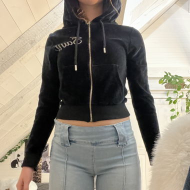 Samtjacke mit Strasssteinen