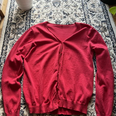 Veste en tricot rouge