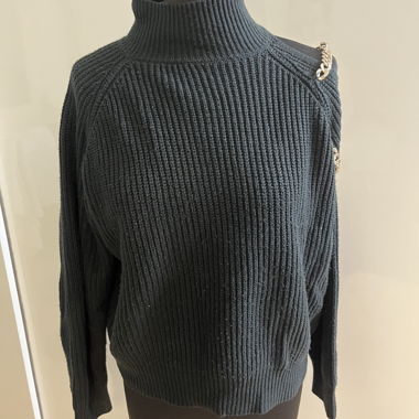 Schwarzer Strickpullover
