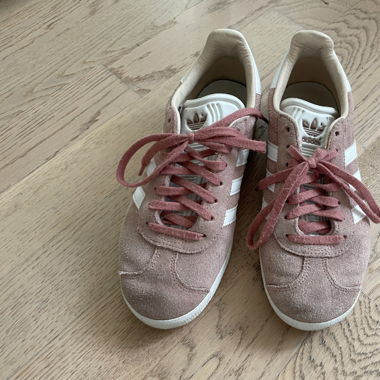 pink adidas gazelle
