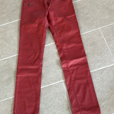 Pantaloni rossi con zip