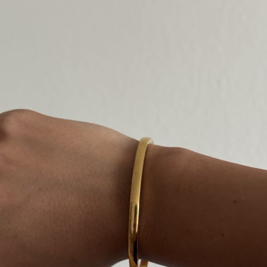 Gold bracelet (not real)