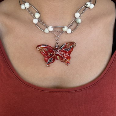 Collana farfalla rossa e perle