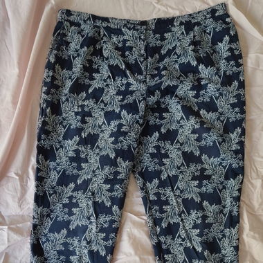 Navy floral print pants