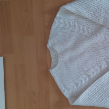 Weisser pullover 