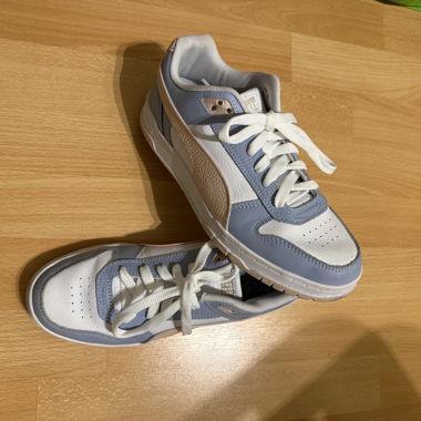 Sneakers blu e bianche