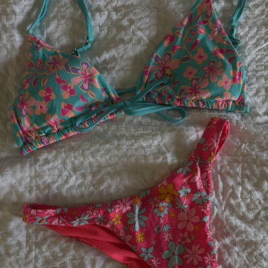 Ensemble de bikini à motif fleuri