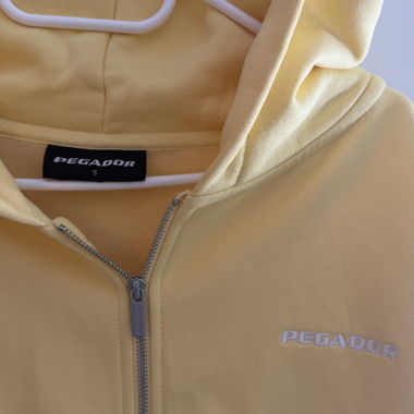 Felpa con zip gialla PEGADOR