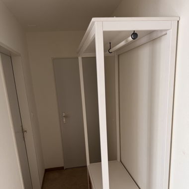 Kommode mit Kleiderstange 