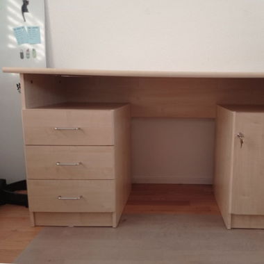 Schreibtisch mit Schubladen & abschliessbarem Fach