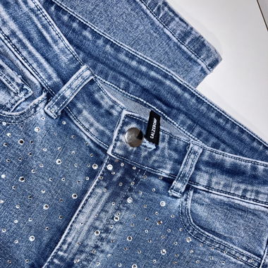 Damenjeans mit Strasssteinen