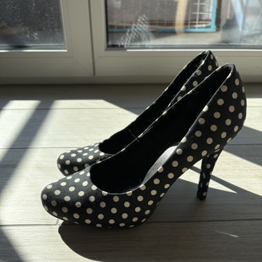Talons à pois 