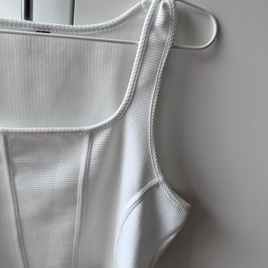 Croptop im Corsagestil