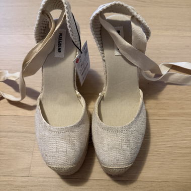 PULL&BEAR Keilabsatz-Espadrilles Beige