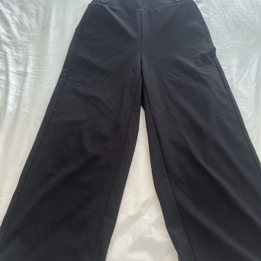 Pantaloni neri a gamba larga