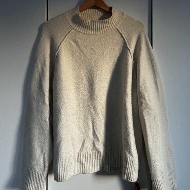 Maglione chiaro in maglia